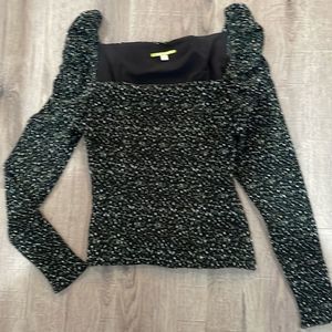 EUC Gianni Bini Black Rouched Stretch Top with Green and White Details Sz Small
